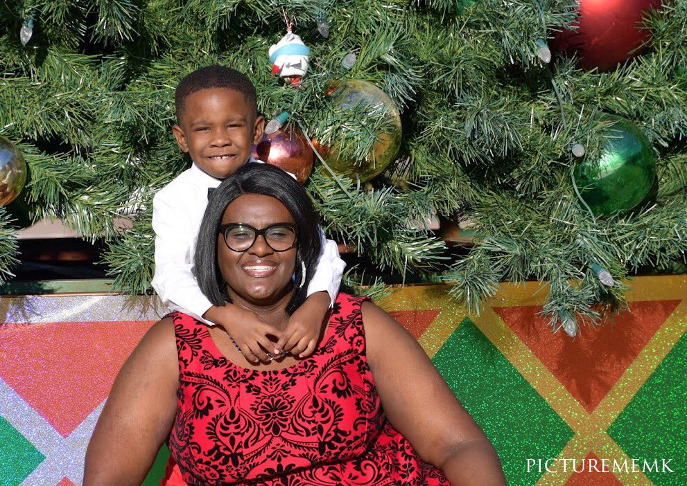 Picturememk's tweet photo. It’s beginning to look a lot like Christmas 😍❤️ Christmas ‘18 photoshoot with Micah and his amazing MeMe 🎄 https://t.co/vwPga1iYst