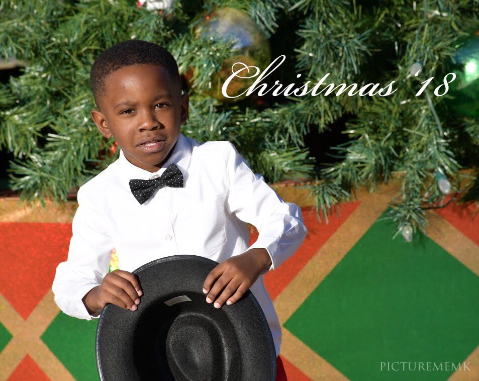Picturememk's tweet photo. It’s beginning to look a lot like Christmas 😍❤️ Christmas ‘18 photoshoot with Micah and his amazing MeMe 🎄 https://t.co/vwPga1iYst
