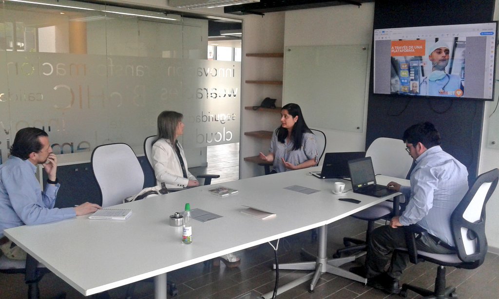 MMEG_Biobio's tweet photo. [#AHORA] Carolina Penela, tecnóloga médica UdeC y emprendedora, explica a Seremi Marissa Barro (@barro_q), en #BioHIC de @everis detalles sobre el proyecto #Skinnet que previene accidentes hospitalarios #AgendaMujer #ChileLoHacemosTodos https://t.co/wqk5uIuvfe