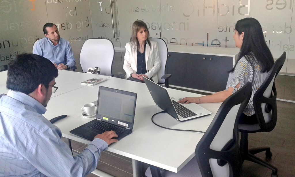 MMEG_Biobio's tweet photo. [#AHORA] Carolina Penela, tecnóloga médica UdeC y emprendedora, explica a Seremi Marissa Barro (@barro_q), en #BioHIC de @everis detalles sobre el proyecto #Skinnet que previene accidentes hospitalarios #AgendaMujer #ChileLoHacemosTodos https://t.co/wqk5uIuvfe