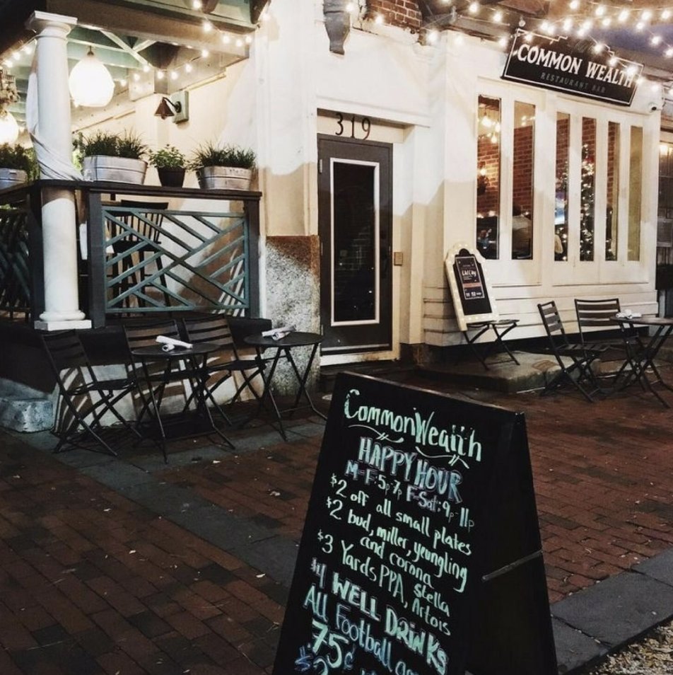 CommonWealthPHL's tweet photo. Stop in for #HappyHour from 5-7pm for drink and food specials and stay for $2 off all drafts AND $2 off Old Fashioneds ALL night long! #CommonWealthPHL Happy Hour Menu: https://t.co/UQcabFVZKu https://t.co/DDUg3N0rBK