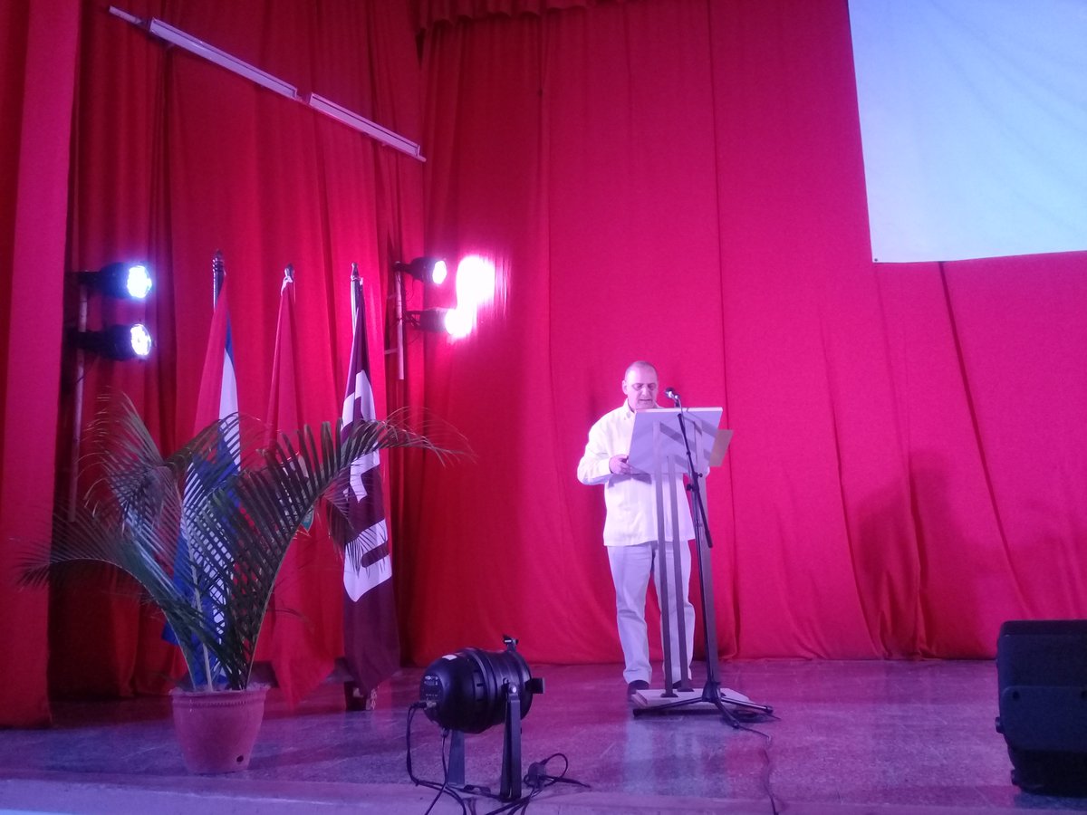 #MasQueMedicos  son celosos guardianes de la salud del pueblo. Recordando a #Fidel la Primera Secretaria del PCC en la provincia invitó a los trabajadores de la salud a trabajar por los 200 años de #Cienfuegos. <a href="/MINSAPCuba/">Ministerio de Salud Pública de Cuba</a> <a href="/japortalmiranda/">José Angel Portal Miranda</a> <a href="/UJCuba/">UJC</a> <a href="/FeuCuba/">FEU de Cuba</a>