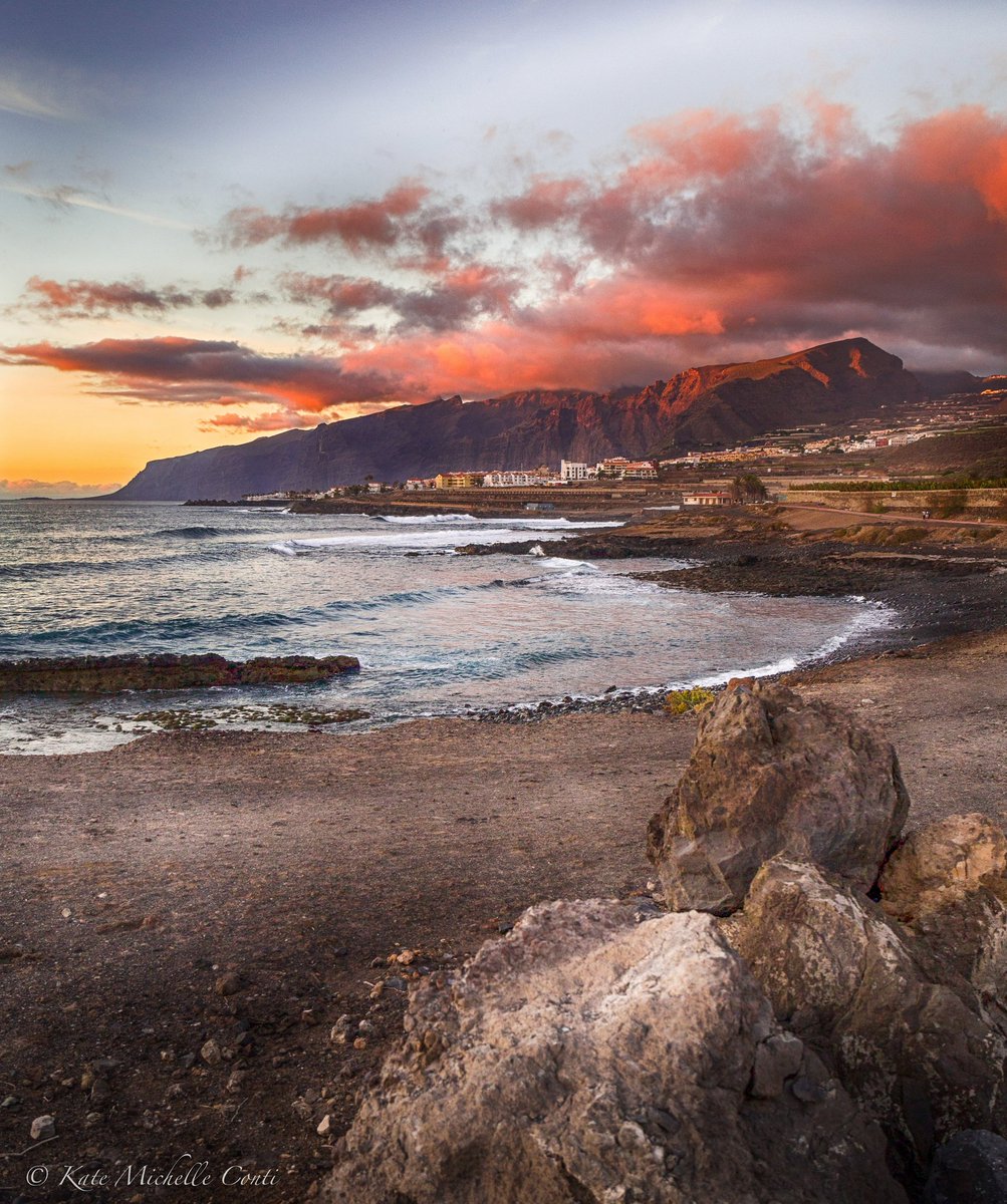 Shades of canarian sunset 🌅 

#Tenerife #canaryislands #canarias <a href="/spain/">Spain</a> @CanaryIslandsEN @canarias_es <a href="/NatGeoPhotos/">Nat Geo Photography</a> <a href="/NatGeoEspana/">National Geographic</a> <a href="/CanonEspana/">Canon España</a> <a href="/NatGeo/">National Geographic</a>