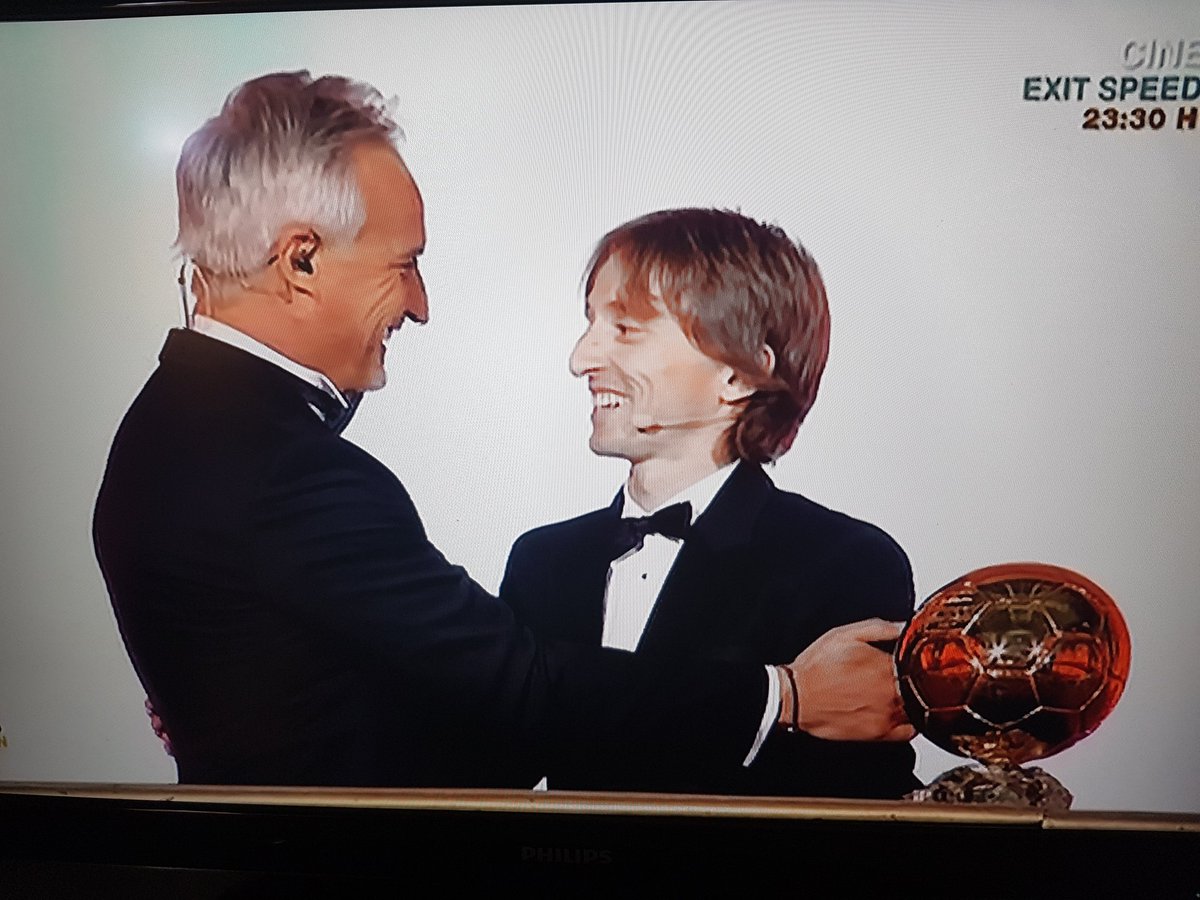 LukaModricBio's tweet image. Pues va a ser que era verdad...
¡Enhorabuena, @lukamodric10! 
#BallonDor