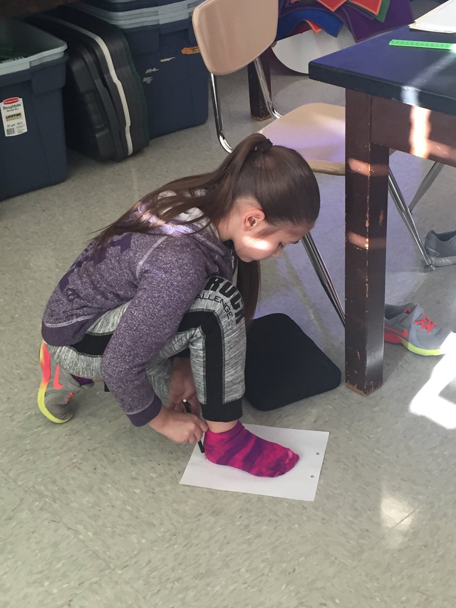 WWPHorizons's tweet photo. Learning how footprints can solve a mystery...and can tell us how tall we are! #Grades4&5Horizons @WWP_Dalers @JenniferJOlsen https://t.co/1BXoFWjX5W
