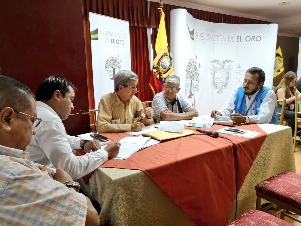 #ElOro  | En la Mesa de Transparencia en la información, 
Elmer Gallardo cuestiona la demora en la prestación de algunos servicios públicos, como la agenda de citas en el <a href="/IESSec/">IESS</a> <a href="/Lenin/">Lenín Moreno</a> <a href="/RosaLuzLM/">ROSA LÓPEZ MACHUCA</a> <a href="/PoliticaEc/">Política Ecuador</a> <a href="/violetas35/">Marivi</a> #JuntosPorLaTransparencia #TuVozEsMiVoz