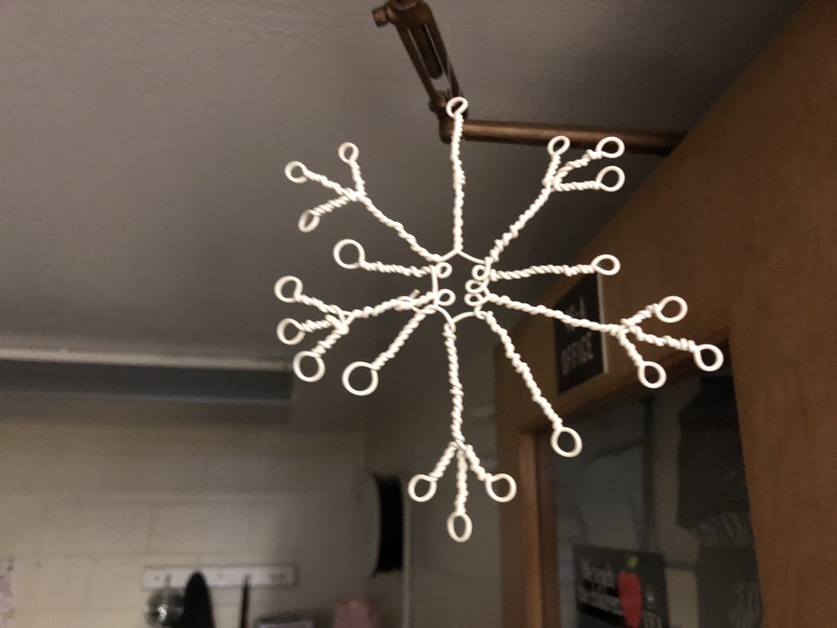 DmsSmarties's tweet photo. parent who works for Verizon gave me a bunch of wire that i have been hoarding for quite a awhile.sometimes it takes me a while to come up with something worthy.Classes on Fridays are solely dedicated to 3-d.this Friday WE ARE DOING WIRE SCULPTURES IN 6th #DMSart #3Dfriday #ideas https://t.co/DRBGdFKtYg