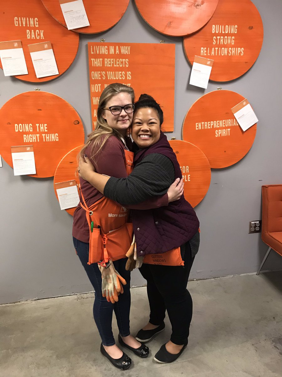 Diana_T_Tran's tweet photo. Congrats to our our new FES Annie and new D25 DH Destynee ! ❤️👍🧡🏆💪‼️‼️‼️#leadingChange #watchthemgo https://t.co/gqqTa8F63D