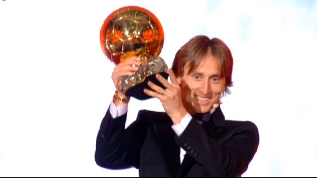 HNSfamily's tweet photo. 🏆 Congratulations, @lukamodric10! 👏

#BeProud #ballondor https://t.co/zRalmHv3Tw