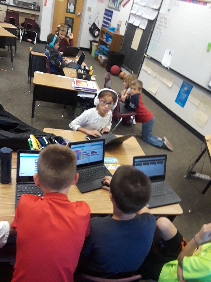 LS_3rdGrade's tweet photo. We ❤ coding!  #HourofCode @LegendSprings @DVUSD https://t.co/CG3RUf4Z0j