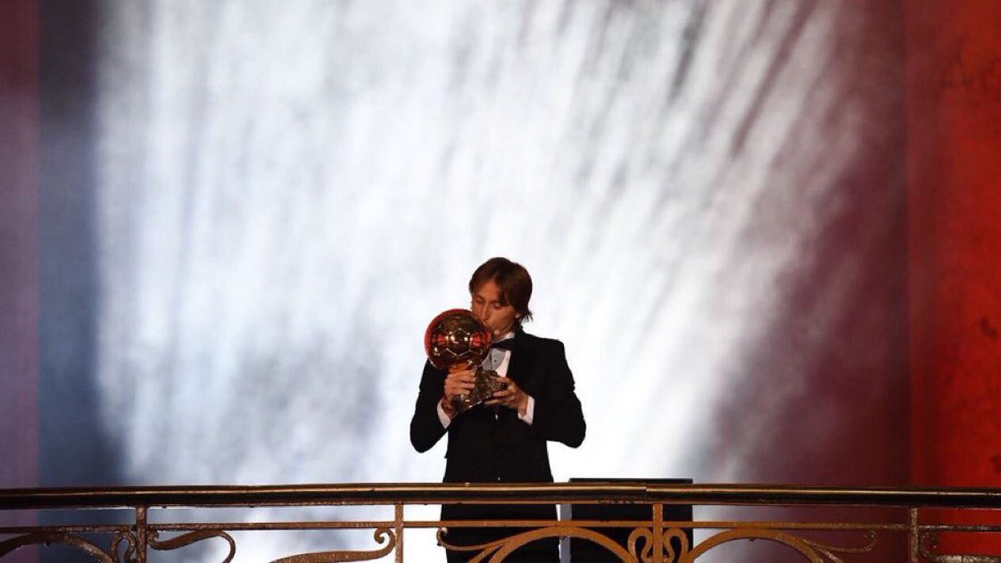 Luka Modric in 2018:

🏆 Champions League title
🏅 Ballon d’Or
🏅 FIFA’s The Best Player Award
🏅 UEFA Best Player of the Year
🏅 UEFA Best Midfielder Award
🏅 World Cup Best Player Award
🥈 World Cup Runner-Up