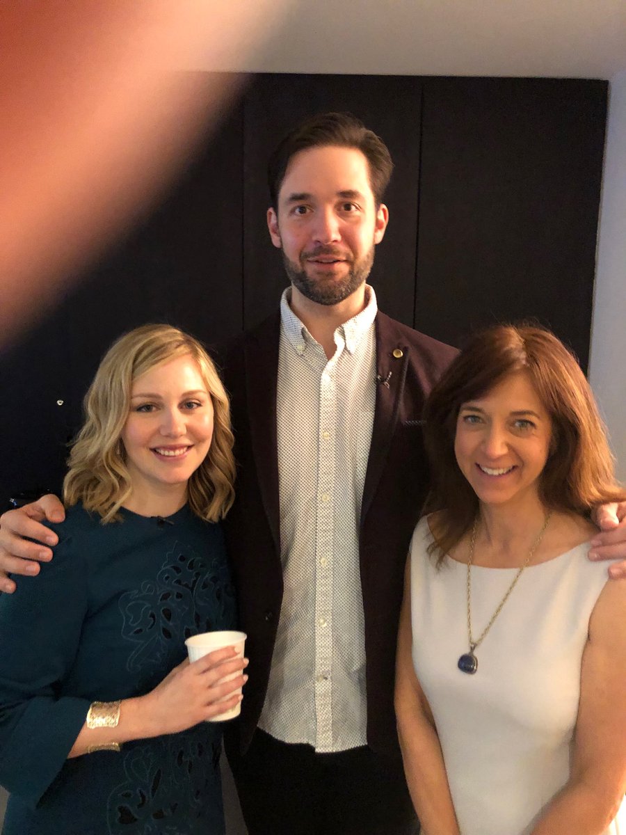 Julie188's tweet image. ⁦@ajs⁩ and me schmoozing with ⁦@alexisohanian⁩ before they go on stage #IGNITION2018