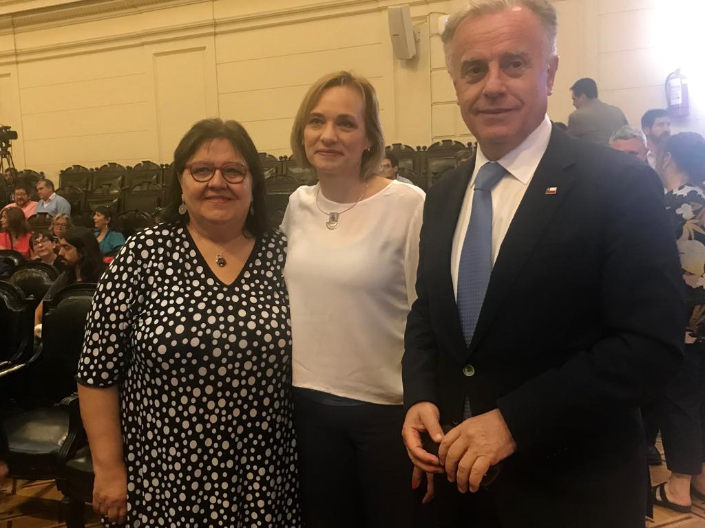 ChileMatrones's tweet photo. Nuestra presidenta nacional @aromorojo estuvo presente en Seminario #Colmed70años, acompañando a presidenta de @colmedchile @izkia y a ministro @ESantelicesC de @ministeriosalud, entre otras autoridades #DiaDelMédico https://t.co/YBZgZzOcOx