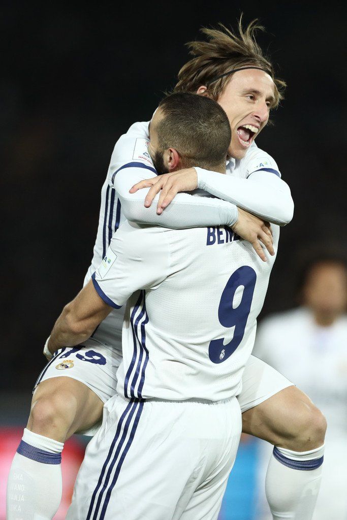 Benzema's tweet image. Felicidades, @lukamodric10!! Tu año ha sido absolutamente increíble! 👏👏 #BallondOr