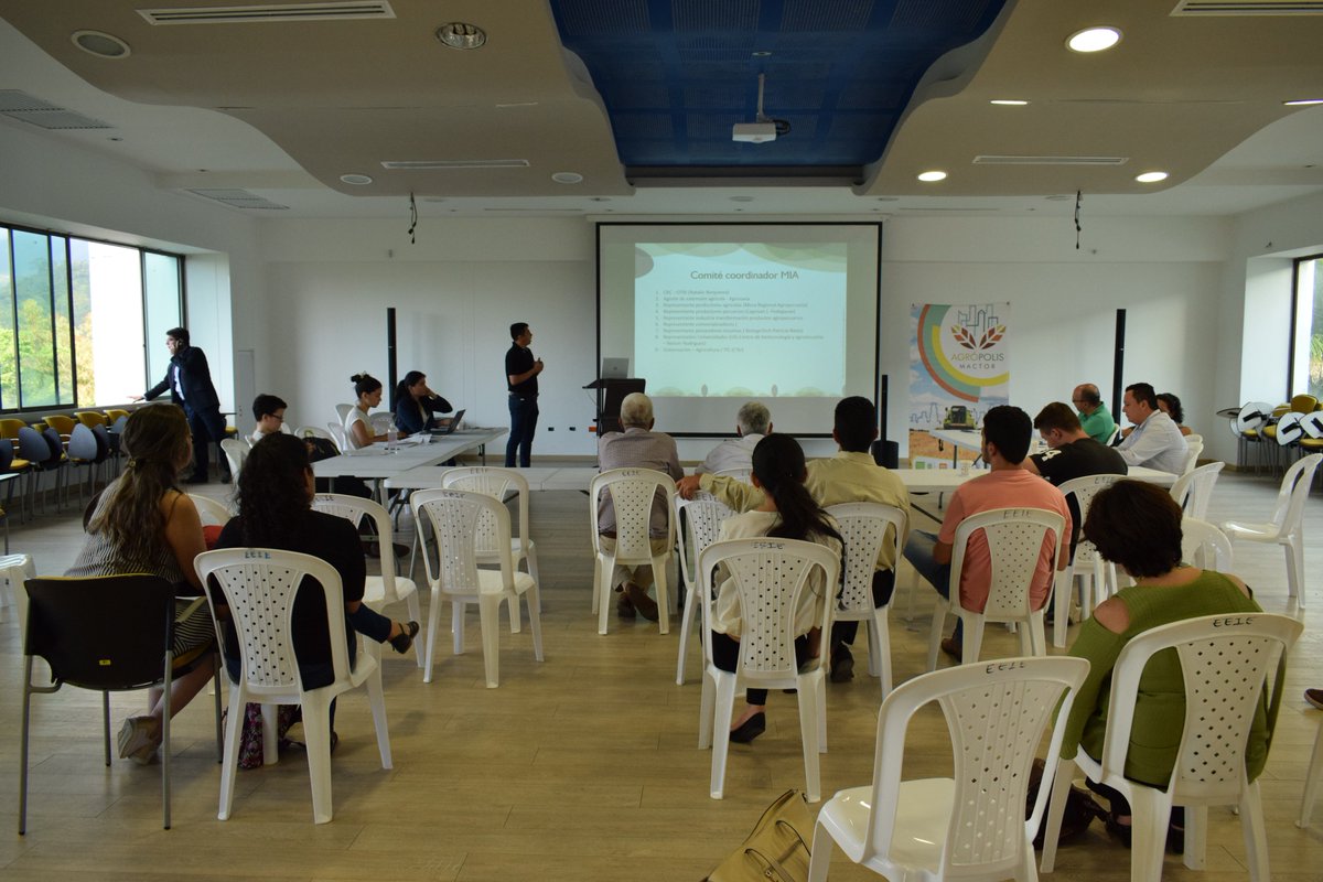 INNOTECUIS's tweet image. #INNOTECuenta #AgrópolisCuenta #MIA5

Con una participación de 40 personas se realizó el viernes 30 de noviembre el quinto workshop de la Mesa del Sistema de Innovación Agroindustrial de Santander – MIA, de nuestro proyecto Agrópolis Mactor, en la Escuela @EEIE_UIS de la @UIS.