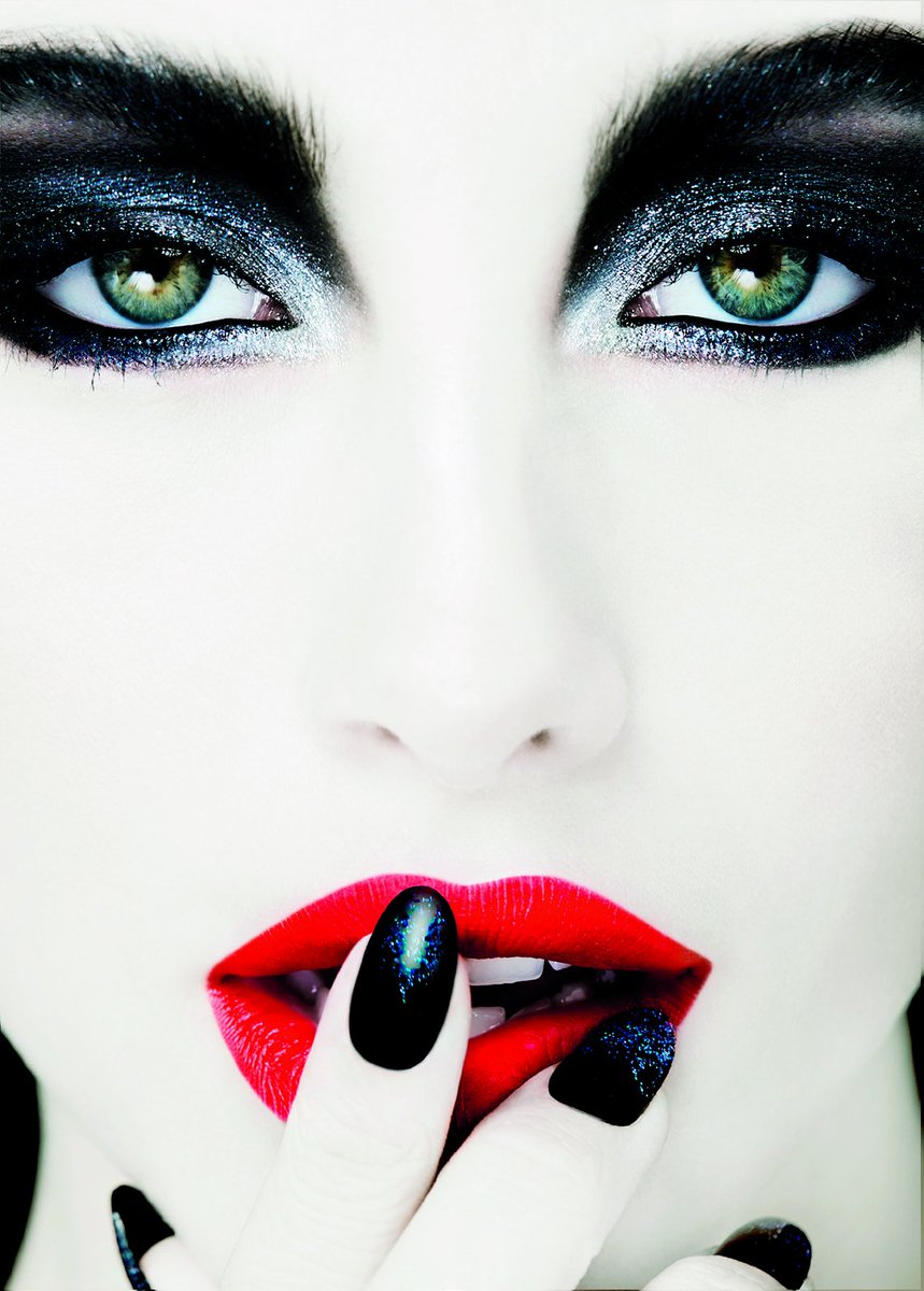 Killer makeup looks by Steven Turpin for <a href="/dresstokillmag/">Dress to Kill Magazine</a> ! 🖤
Photography: Mauricio Ortiz 

#makeup #beauty #glamour #makeuplook #mua #smokeyeye #makeupartist #photography #beautyphotography