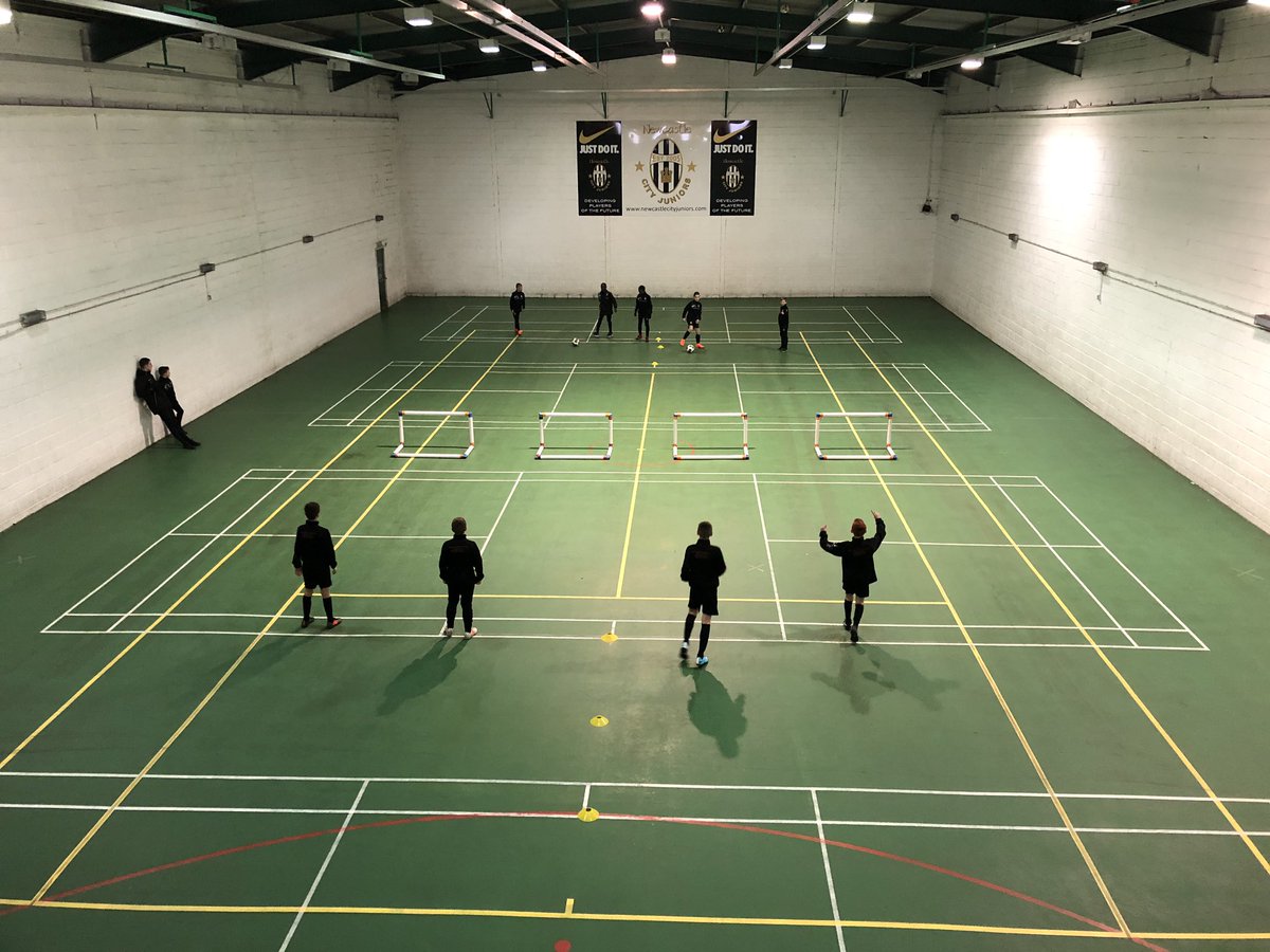 NewcastleCityJr's tweet photo. Training theme this weekend was working on first touches against direct opponents. Made into a competitive game of 2v2 on which team could keep control of the ball the longest with out it breaking out their area. #alwaysadapt https://t.co/4tVUg9UyIx