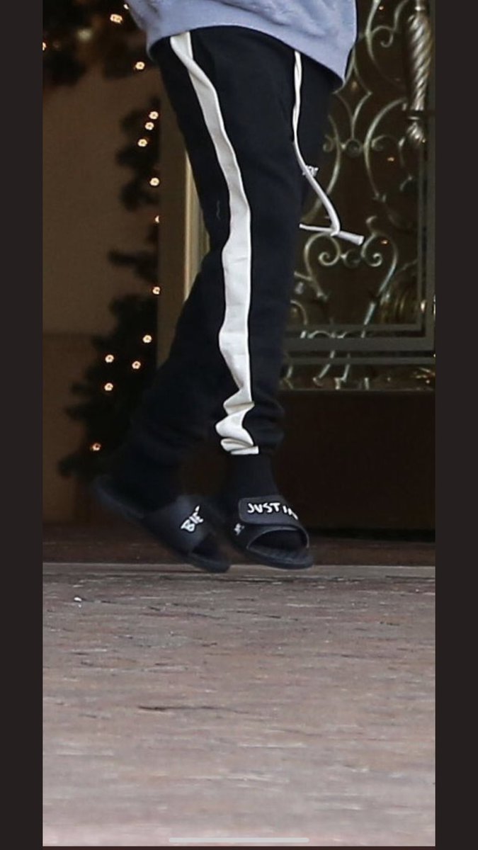 even justin bieber stans justin bieber.