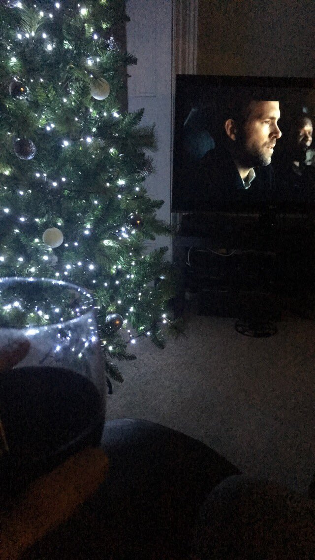 SashaSansom's tweet photo. Lovely weekend catching up with friends, putting up the tree and chilling with my boyfriend #ChristmasIsComing #wine https://t.co/TYChJzHBFZ