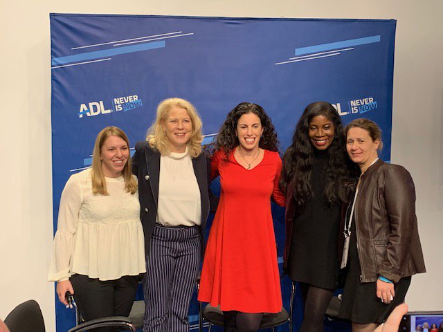Comscore's tweet photo. "We have an opportunity to help paint the right future..." @Pezmeister1. Great panel today with @lindaboff, @erikawoods @SheriKleinJ @KimGilmore1 & Erika Woods on how mass media can harness their power for good. #NIN4 https://t.co/CQDXcwKTfm