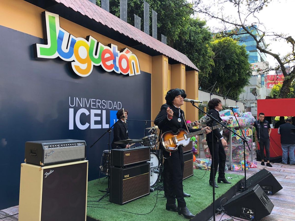 JuguetonAzteca's tweet photo. ¡Hoy, el #JuguetónAzteca se llenó de melodías muy británicas con los covers de #LosCaverns! 🇬🇧 https://t.co/OGX7D54cHK