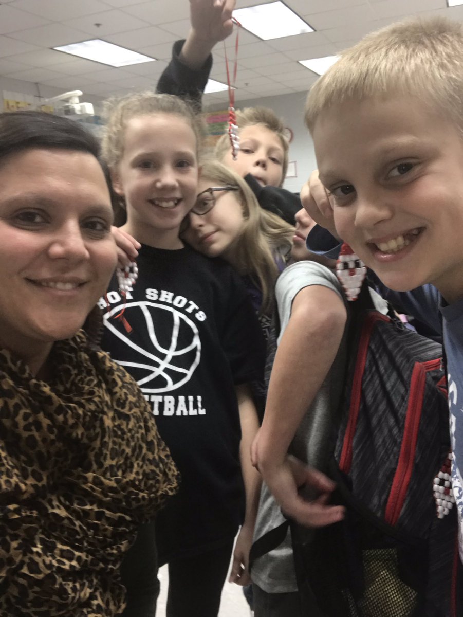 tbinscore's tweet photo. Christmas Craft Monday! Mrs. Glover did a wonderful job showing us how to make a Santa Claus🎅🏼 ornament. We had lots of fun and even enjoyed a Little Debbie Christmas Tree cake. #itsbeginningtolookalotlikechristmas #welovefifthgrade #bewaterville #coworkersmakethebestfriends https://t.co/ep6vhX2CXW
