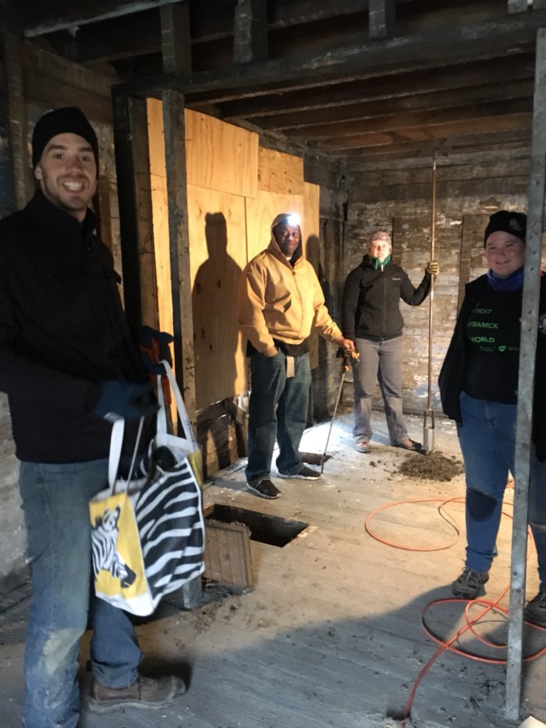 KrystaRyzew's tweet photo. Cold, sleet, wind & dark clouds donβt stop our intrepid @AnthroAtWayne archaeologists from waking up early on a Monday to do an emergency survey of a newly-discovered 19th-cen. log cabin on the Detroit/Hamtramck border! More details soon... @UnearthDetroit #digdetroit #hamtown https://t.co/1Tgok0qDlI