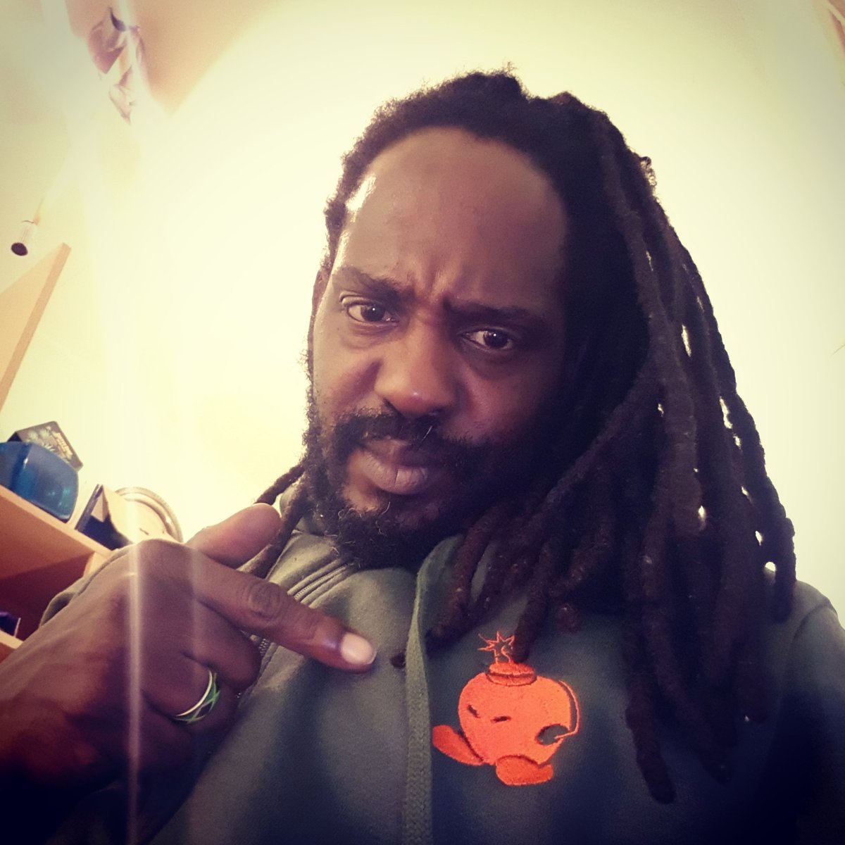 djblakecos's tweet photo. We move in colour 💣 #VIBECATCHER @djblakecos @wayneblake @dIGIHIRO1 @DoseRadio @nxzw57 @funkygirlkerri @mazydizzle @fuseboxdnb @Martyn_nytraM @DJTEKNOLA FUSE BOX CLOTHING https://t.co/jOJbgLmbRM