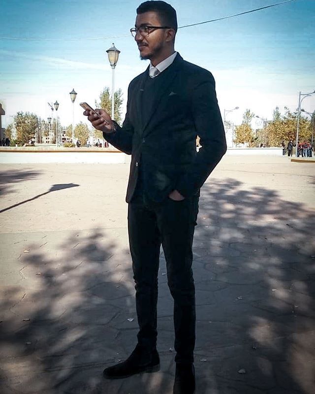 La_FoFe's tweet photo. This is a #photo 
Taken by @walidalleche 
Side note : thanks to @rmrstyle for inspiring me to be a classy everyday ! 
Jacket (@zara )
Tie ( #romaster ) https://t.co/zJJCCW4oIH https://t.co/mNdmeENLjS