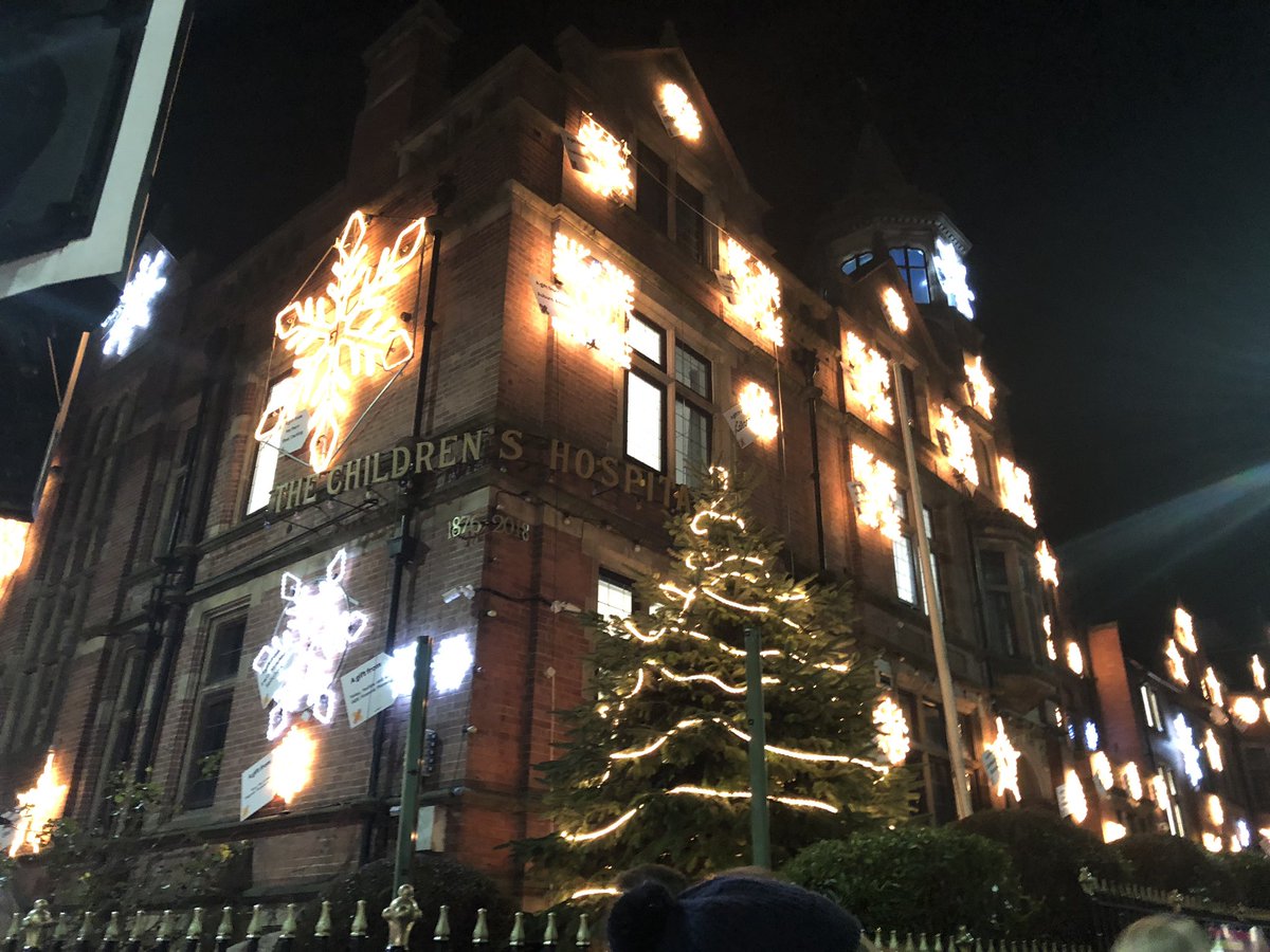 AlisonReedd7's tweet photo. Super proud to be part of the Tesco team fund raising for Sheffield children’s hospital. #SnowflakeSwitchOn @kaz_doherty @Tesco @aandasmum https://t.co/2Wqb3RdeOC