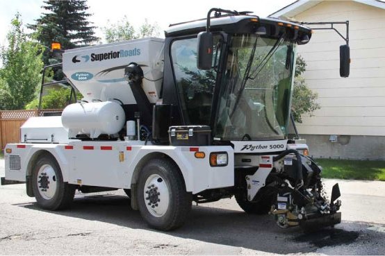 Chomzy75316829's tweet photo. Python 5000,the latest weapon in the battle against potholes. Nigeria really need this https://t.co/RtXocBLlWU