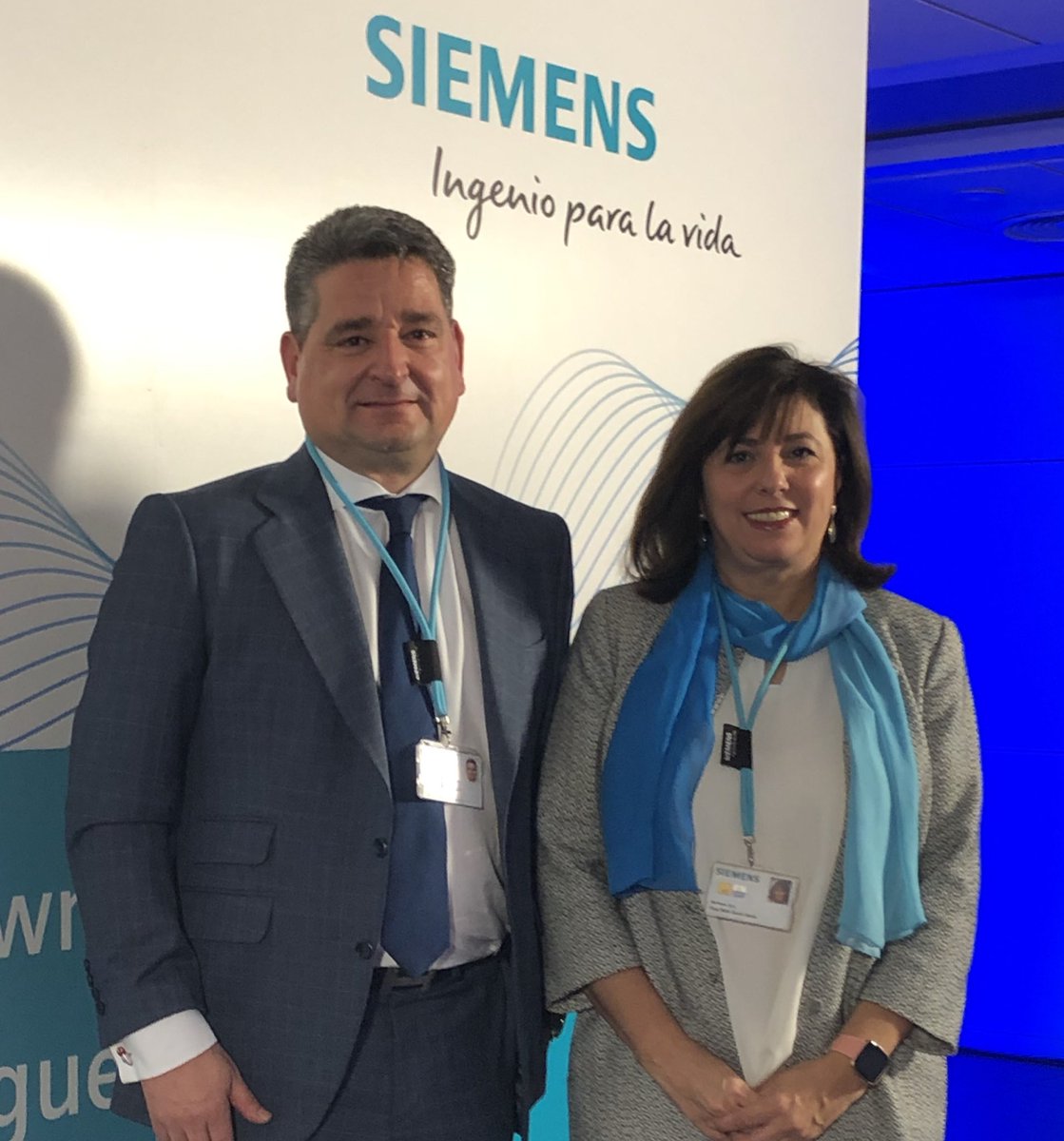 rosagarciatwitt's tweet photo. Esta mañana he pasado el testigo a @MAlopezborrego cómo CEO de @siemens_es. Le deseo muchos éxitos al frente de esa gran compañía y de ese magnífico equipo. https://t.co/ptqgf2sB9a