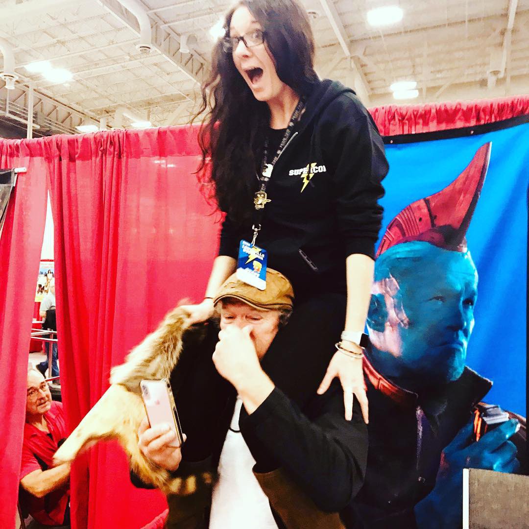 HerConLife's tweet photo. When fixing banners turns into a #RookerRodeo. #LouisvilleSupercon2018. https://t.co/Ct6FLtuyPG