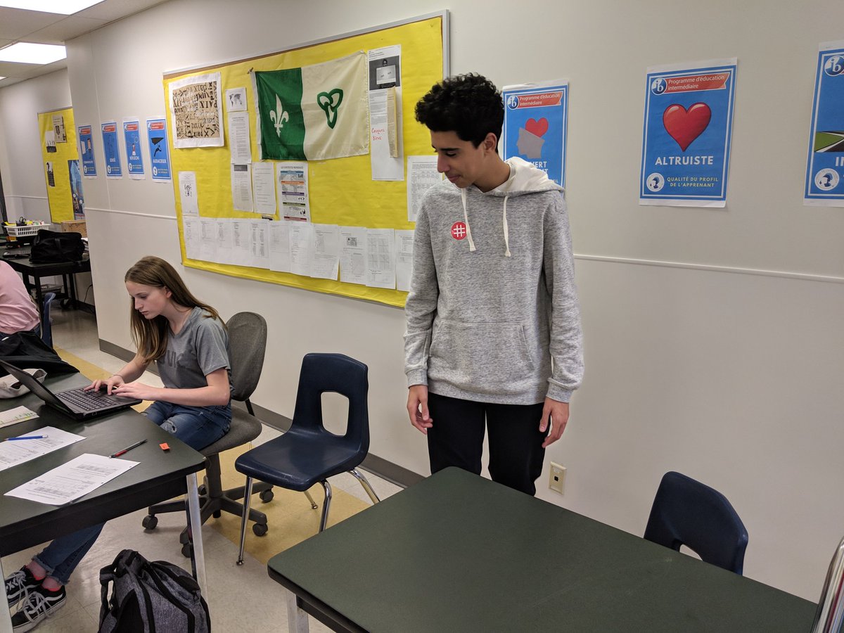 nicolestogaitis's tweet image. Coder avec #Python pour déterminer la règle de la somme des angles internes d'un polygone régulier en #math 9e! On teste notre code debout en se déplaçant. Merci Mme Annie Bernatchez!👍🤟 #clcCodeWeek #STIAMViamonde #HourOfCode #cfviamonde @niniex6 @ManonSavard4 @Collegefrancais