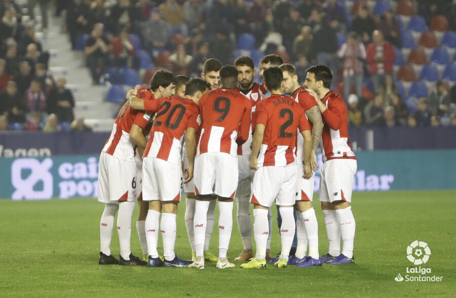 OYE!📢A LEVANTAR LA CABEZA😠Desde pequeñ<a href="/s/">『S』</a> hemos sentido que el sentimiento por este equipo va mas allá de los resultados!Asiq quien quiera bajarse del 🛳 que cierre la🚪al salir!pero OS necesitamos MÁS que nunca afición!ATZO, GAUR ETA BIHAR💪BETI ZUREKIN ATHLETIC!!🔴⚪️ #YoConfío