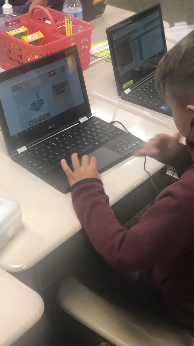 HWE_ThirdGrade's tweet photo. HOUR OF #CODE 
#thirdgraderocks #thefutureisinmyclassroom https://t.co/KYZ3c9LUMf