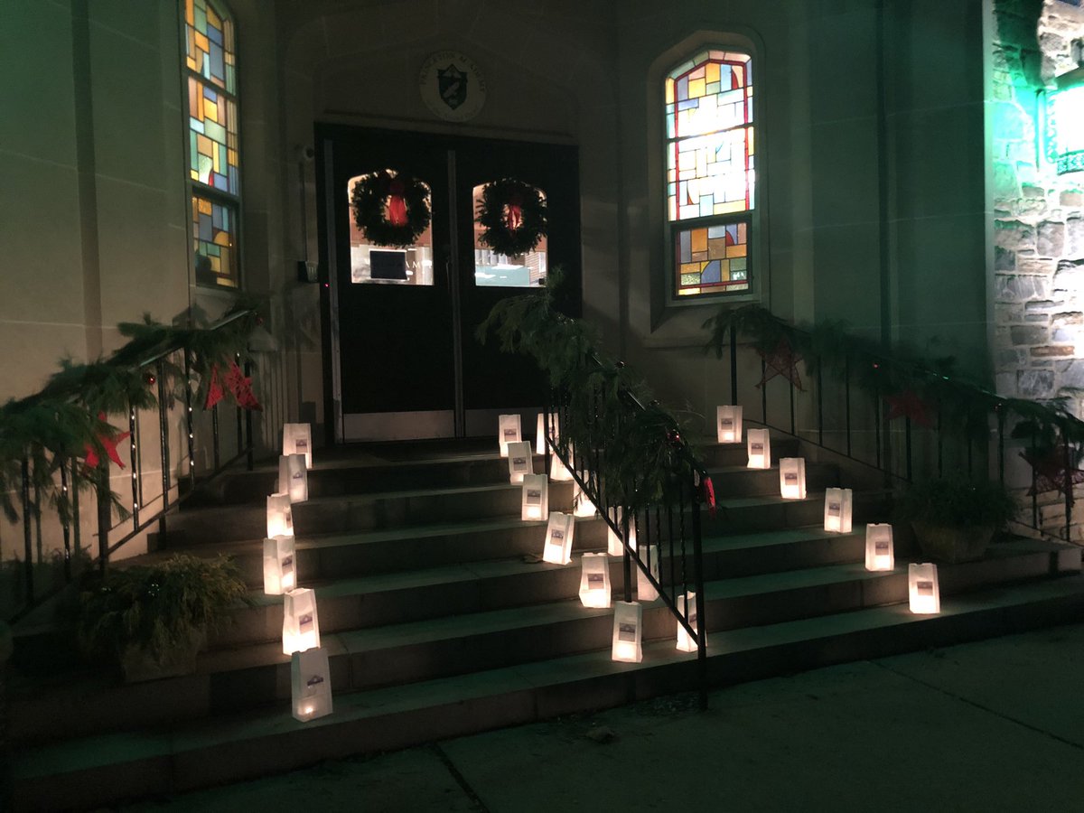 PrincetonAcadSH's tweet photo. Tonight we join and support @WomanspaceInc by lighting candles at our entrance for #COL2018 to raise awareness and end domestic violence. #Goal3 #WeAreSacredHeart💙💚 https://t.co/jHmiwn6HF9