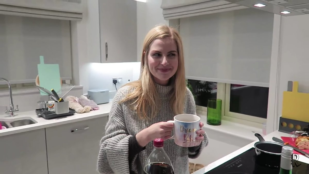 001Vyer's tweet photo. @RoseEllenDix @Roxetera Vlogmas Day 2 with The Roses nothing better then starting my night shift with The Roses💋💋I wuvs you babes 2 the moon &amp; back ❤❤😘😘😍😍🤗🤗👭🌈🌈Have a great night babes https://t.co/9oPRNQ4qeW