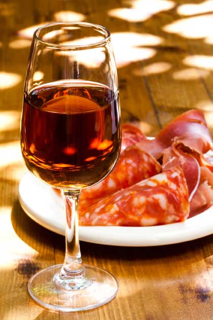 winetastingire's tweet photo. You heard it here first 2019 drinks trends article by @Sinead_Smyth_
in @Thetaste_ie #sherry #underappreciated #theriseofsherry #sherryandtapas #Wine
#winelover #explorewine #manzanilla #olorosso #amontillado #winestyle #Jerez
https://t.co/N7xTiX6ILk https://t.co/gUAi3vmQWw