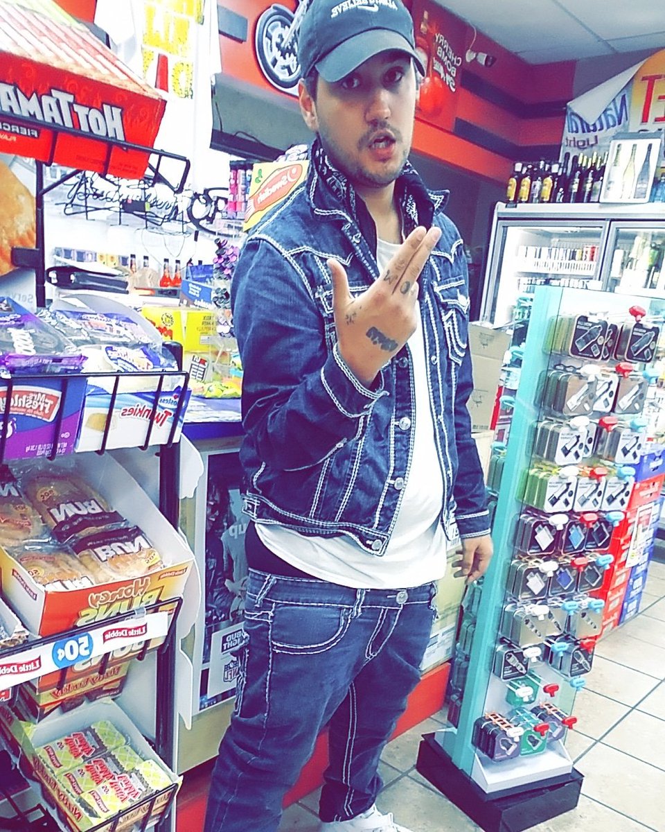 GlingoPazo's tweet photo. Dissin me its gon take more then God to watch over you,🗣🤝 https://t.co/08cL5HzsvP