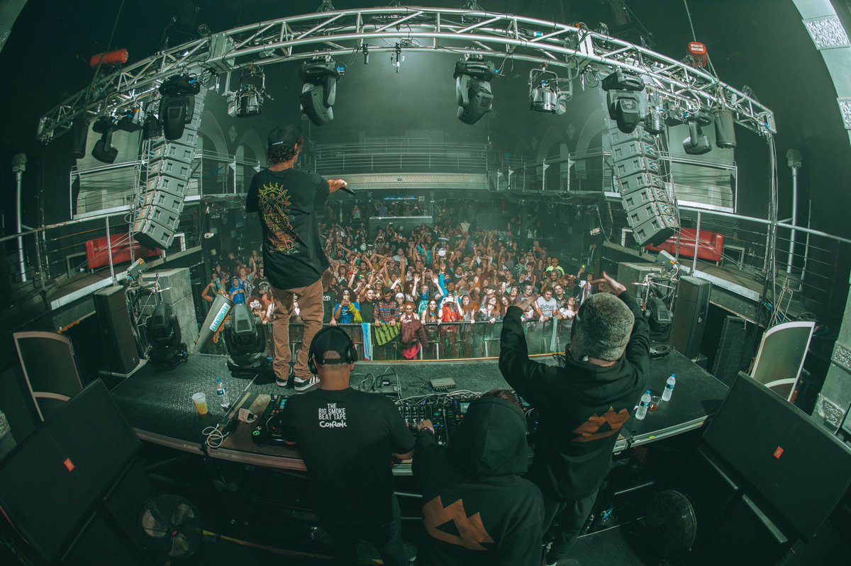 shlumpbass's tweet photo. Thank you Calgary + Pontiac + Denver for a unforgettable weekend!!! S/o to my bros @Conrank + @eazybakedbeats for crushing it wit me!!!! Best tour of my life so far!!!! #HyperspaceTour https://t.co/JpdIkzFKgY