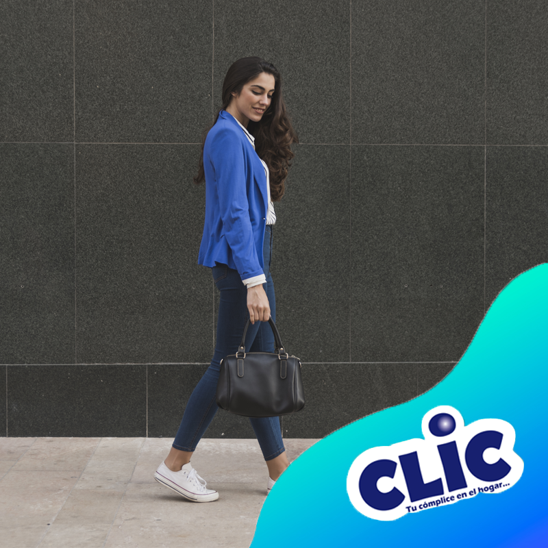 productosclic's tweet photo. ¿Quién dijo que uno no podía estar cómoda y elegante a la vez? Organiza tu #look perfecto combinando ropa más ¨elegante¨ con unos buenos zapatos de goma. ¡Perfecta! #calidadclic #limpiaturopa https://t.co/D5QjAc2CwG
