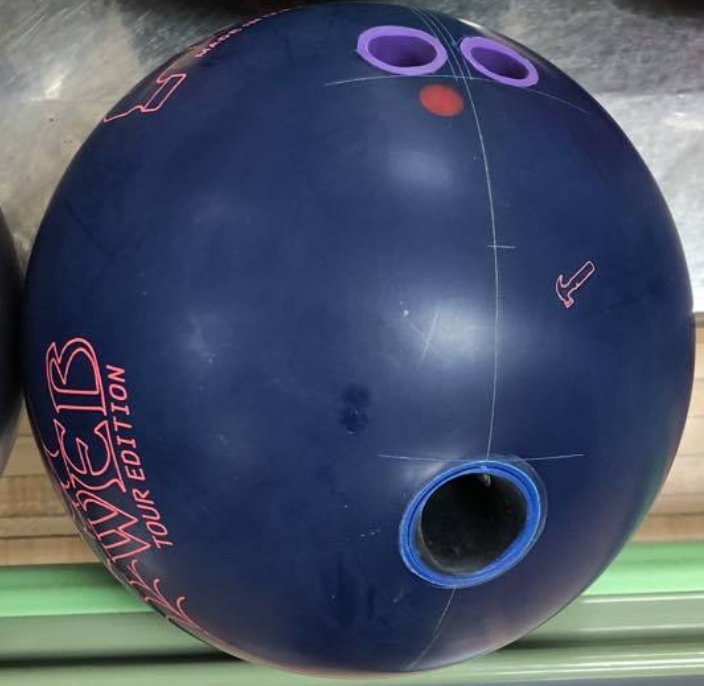 HammerBowling's tweet photo. πΈRonnie Russell getting some practice time in with his Web Tour Edition! It really is that smooooooth. #TourV1 #SilkySmooth #WebTour #NothingHitsLikeAHammer #HammerBowling https://t.co/PYLrFws4O8