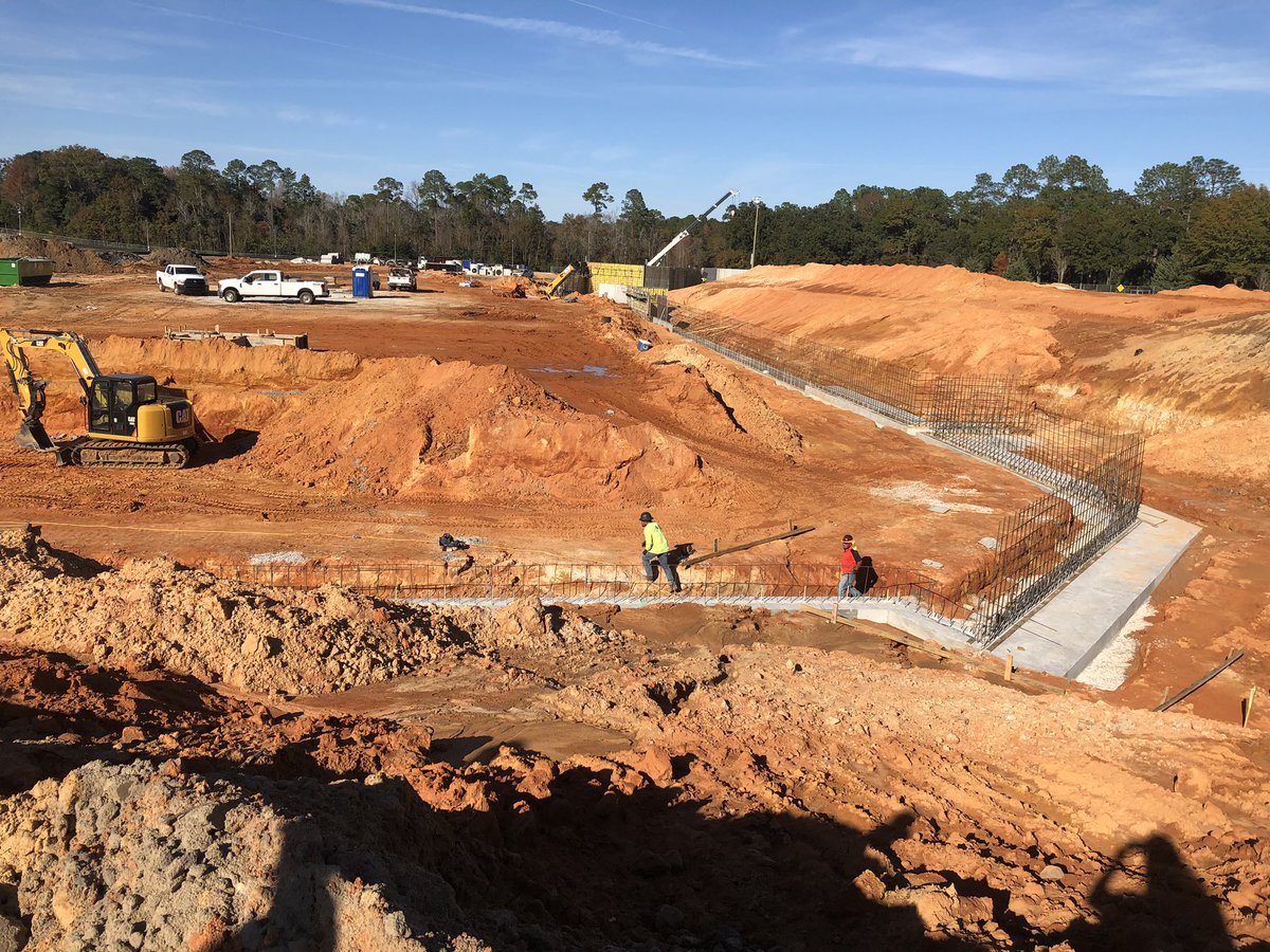 SouthAlabama's tweet image. Today our administrators got a view of their new office site... oh and the stadium coming #OnCampus2020 👏🏼👏🏼👏🏼