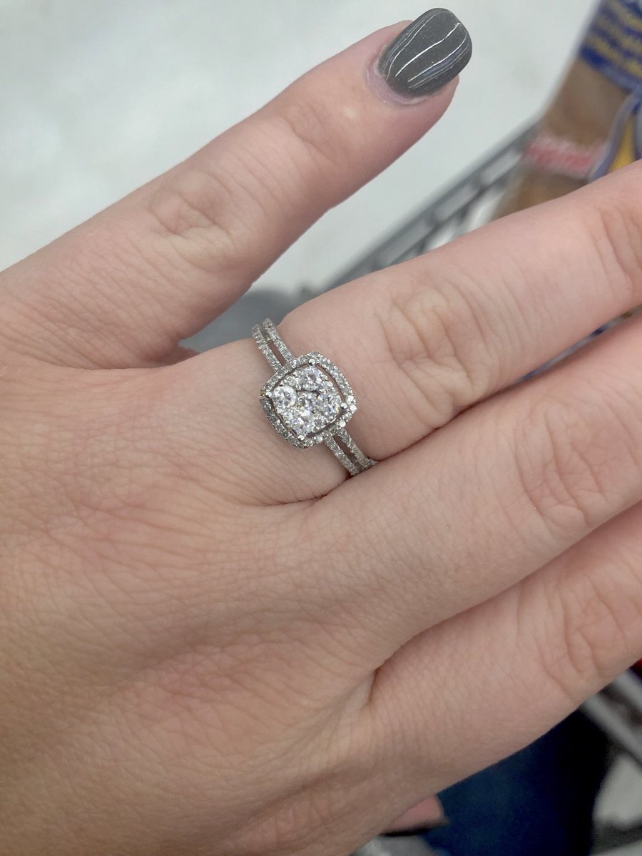 kjones_32's tweet photo. All those 11:11 wishes came true 😍😍 #FutureMrsJones ♥️♥️💍 https://t.co/5khBCfhQrJ