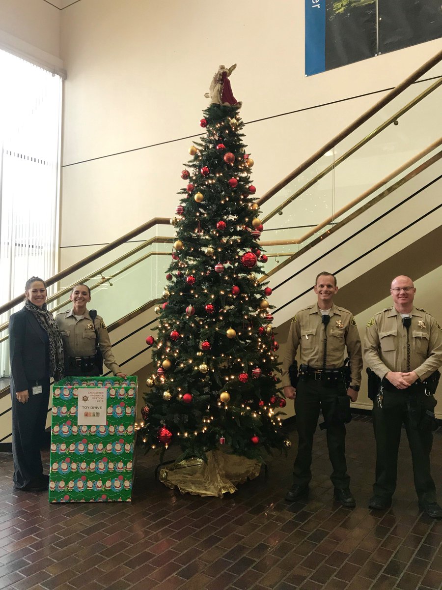 LANLASD's tweet photo. Our toy drive is in full swing! Join us for our #StuffaHumvee Toy Drive on Thursday, Dec. 6th from 10am-8pm at @Target in Lancaster! Can't make it that day? That's ok! @cityoflancaster &amp; Lancaster Modern Dentistry are collection sites, today thru Monday, Dec. 17th!
#LASD #AV411 https://t.co/gGzbtyQsYX