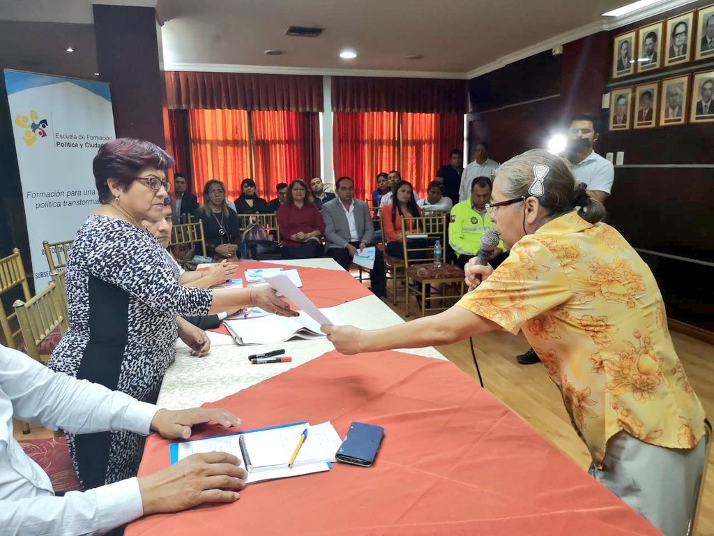 #JuntosPorLaTransparencia | Luz Mercedes Tobar, del Comité de Exigibilidad de los Derechos de las personas con discapacidad y sus familias de El Oro, realizó la entrega del acta con los aportes a la Gdora. <a href="/RosaLuzLM/">ROSA LÓPEZ MACHUCA</a> como compromiso del Pacto Histórico Nacional. #MiVozEsTuVoz