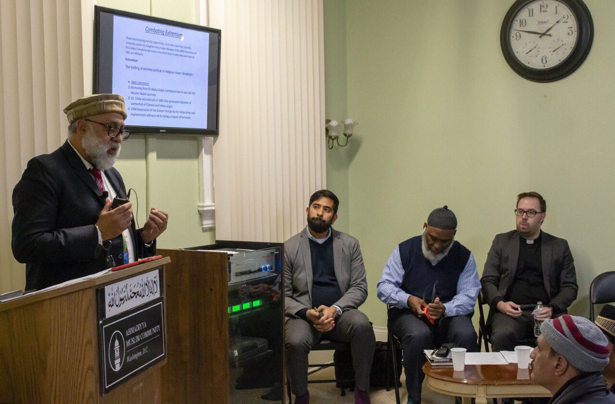 AhmadiyyaDC's tweet photo. A very engaging youth-oriented interactive discussion with Dr. Harpal Mangat on how we can work together to counter extremism. The kids loved it! https://t.co/nT4WM0g8ut