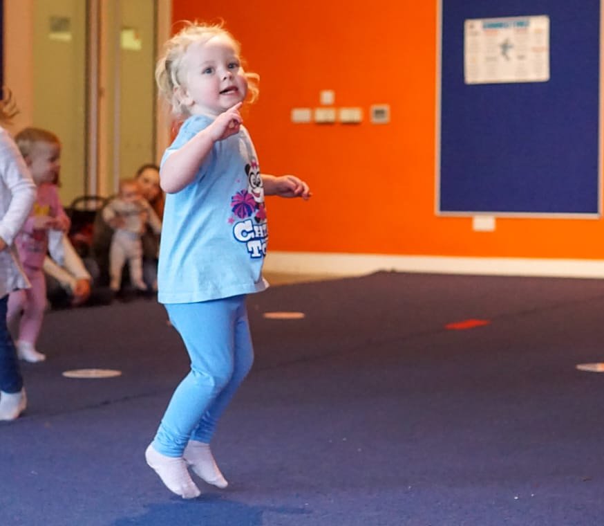 CheerTotsHQ's tweet photo. Jump Jump Jump!  We do lots of jumping in our #cheertots class.  👏👏 https://t.co/nGJX95hBrr
