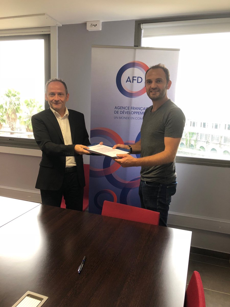 Signature entre @AFD_France et @Adieorg d’un accord de #partenariat  pour la valorisation du #microcrédit dans les quartiers #politiquedelaville de Martinique.
#100%liensocial #unmondeencommun #vulnerabilites  #emploi #developpementeconomique